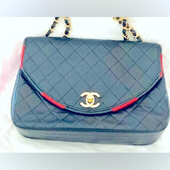 Chanel Vintage Navy & Red Quilted Lambskin Purse & Chain. Great look with Denim - Picture 7 of 11